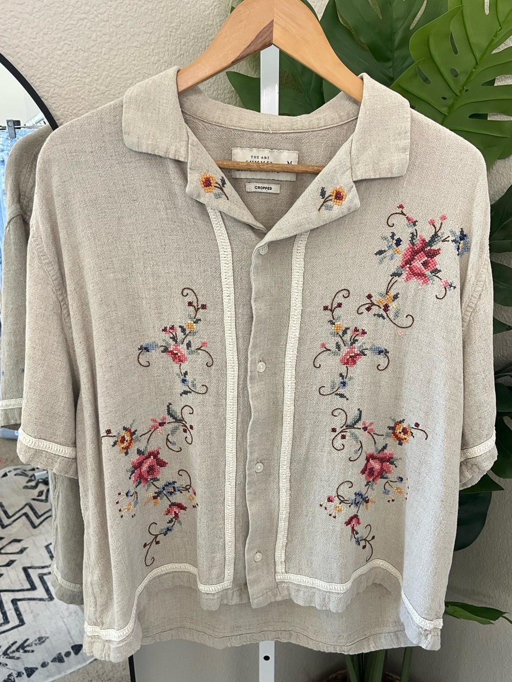 🤍 A&F Summer Linen Blend Cropped Embroidered Floral Button Up Top size Medium